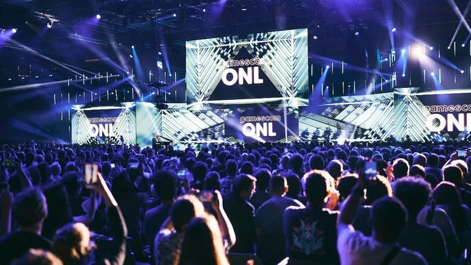 Gamescom Opening Night Live Başlıyor: Final Fantasy ve Gears of War Heyecanı