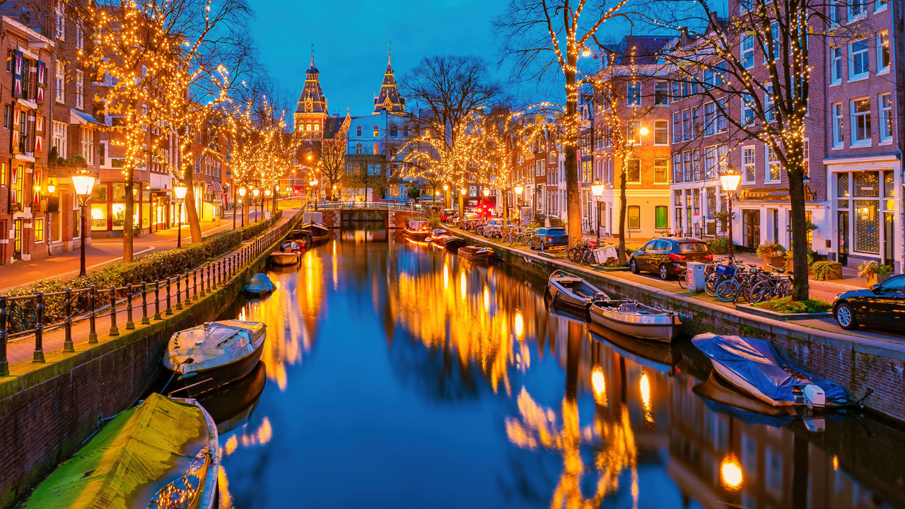 Amsterdam'ın Yeni Nesil Şehir Vizyonu: 144 Sokak Lambası Akıllı Ağlara Dönüşüyor