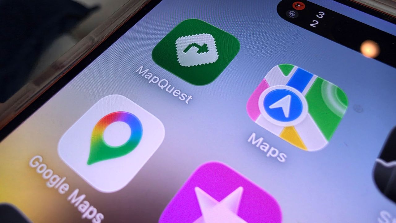 MapQuest Neden Geri Döndü? Harita Savaşlarında 'Dijital İnatçılık' ve Google/Apple Gerçeği