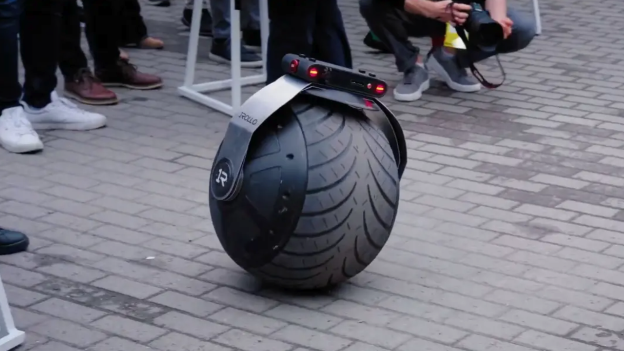 Güvenlikte Yeni Nesil: Saatte 30 KM Hız Yapan Tek Tekerlekli Robot 1ROLLO