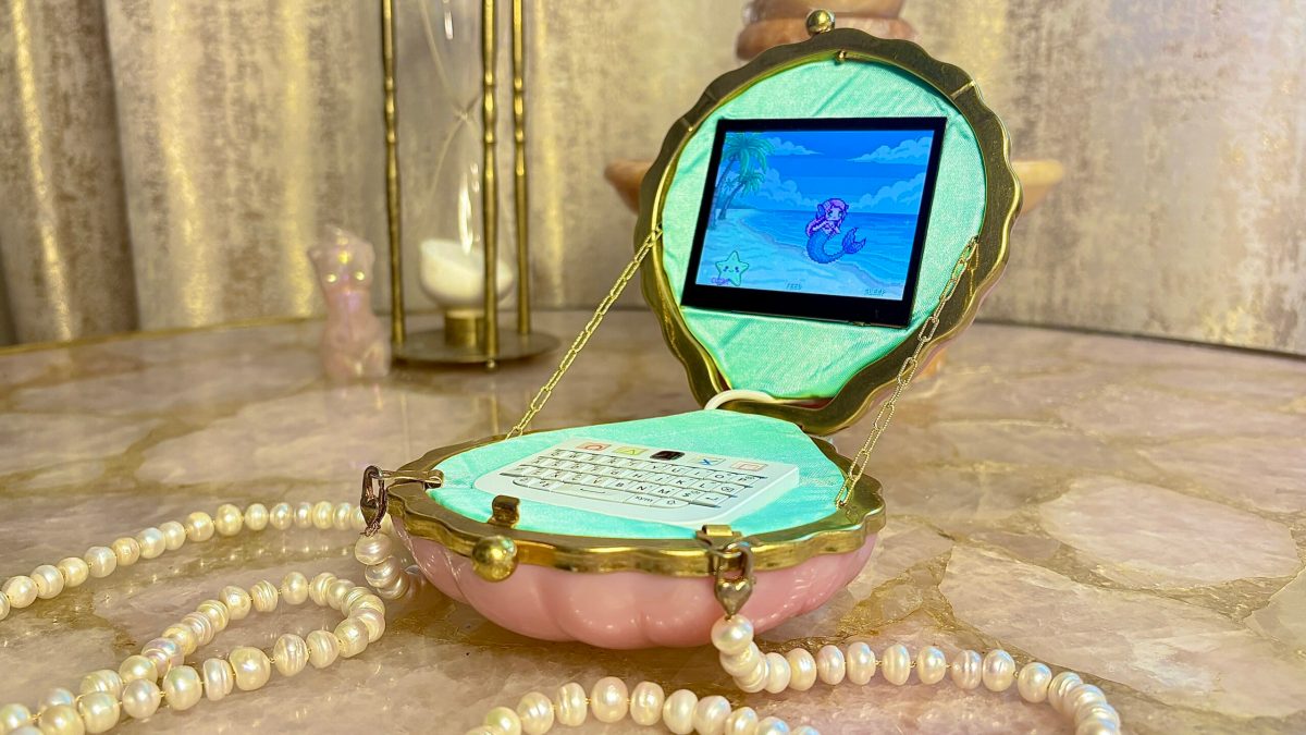 Teknolojide Pembe Devrim: Cyberdeck Akımı ve 'Black Box' Düzenine Başkaldırı