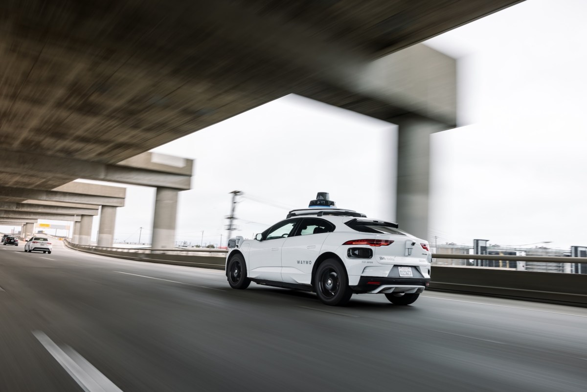 Waymo'dan Devrimsel Adım: Robotaksiler İçin Yeni 'Referans Sürücü' Modeli
