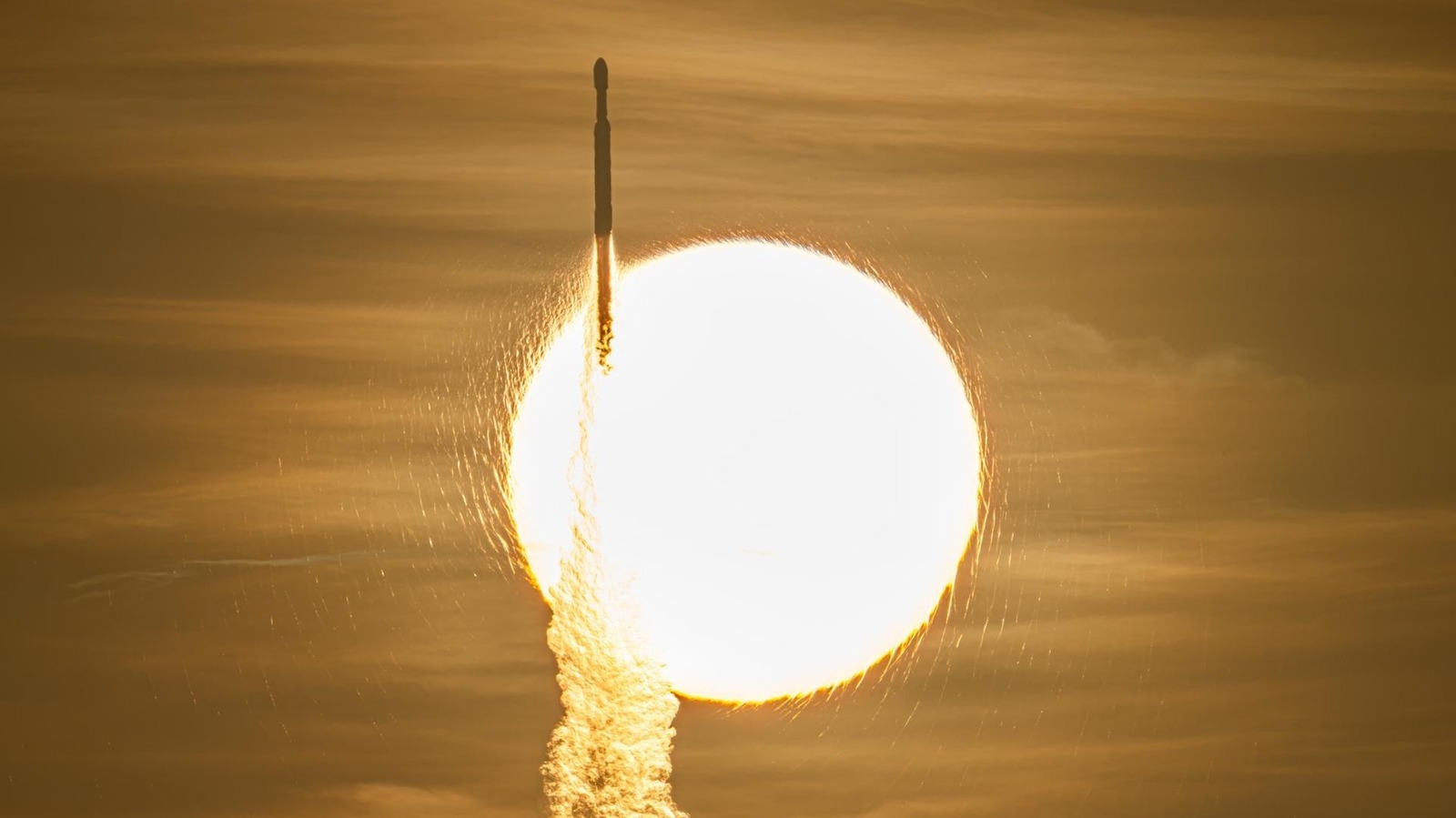 Karanlık Evrenin Sırları Çözülüyor: NASA'nın Yeni Gözü Uzaya Fırlatıldı