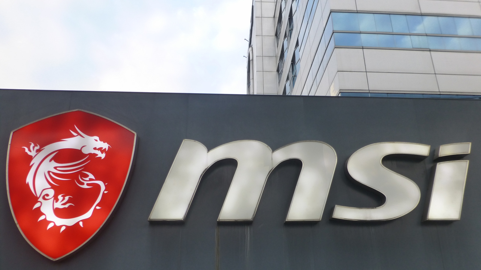 MSI Oyun Dünyasını Değiştiriyor: Tek Monitörde 3 Farklı Mod!
