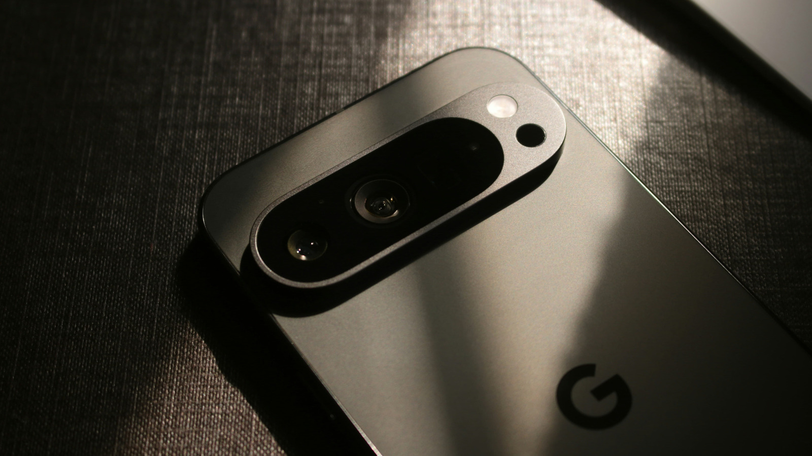 Google'ın Pixel Pil Sorunu İçin Sunduğu Çözüm Kullanıcıları İkiye Böldü