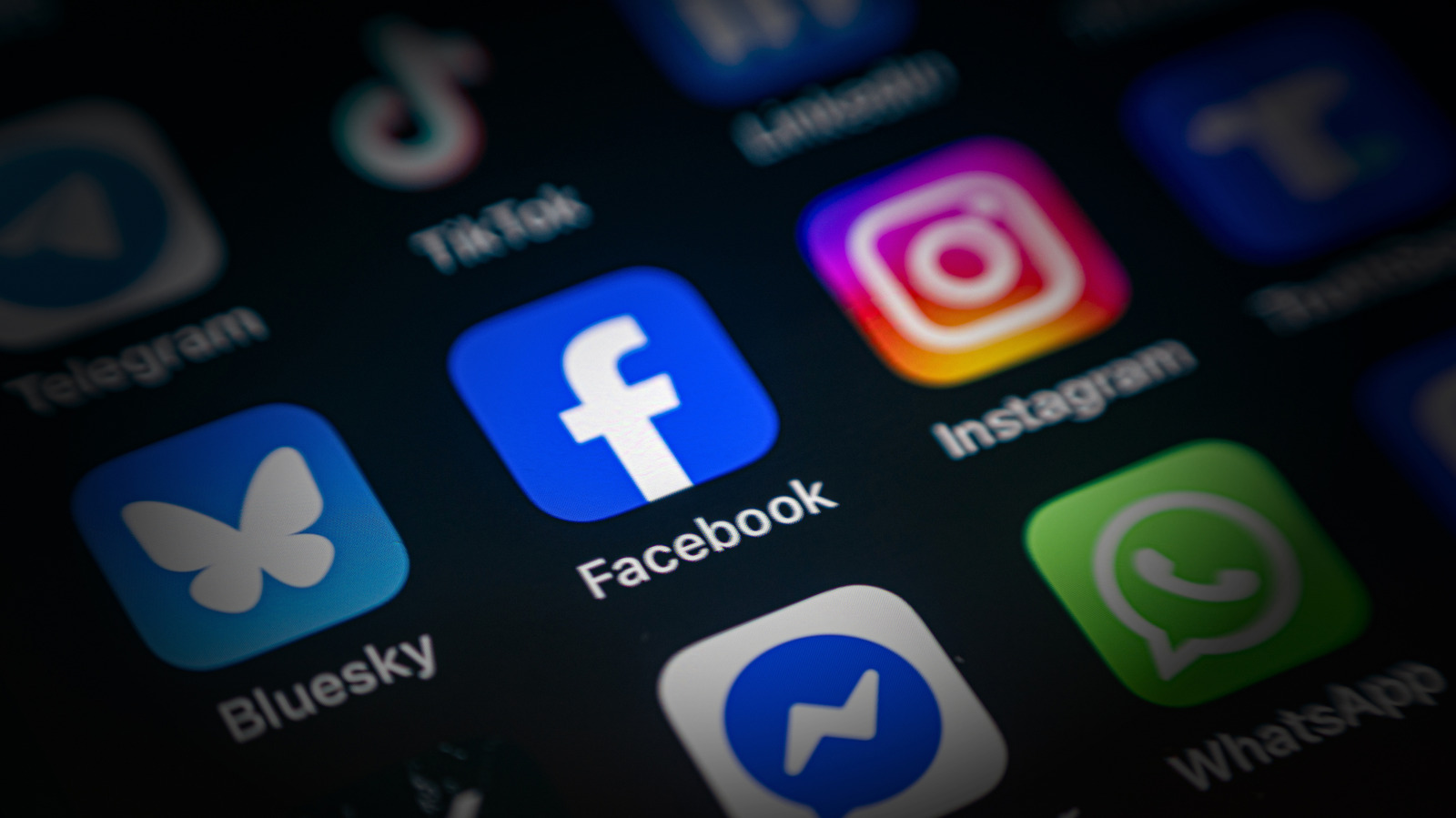 Meta Çöküşü: Facebook, Instagram ve WhatsApp'ta Neler Oluyor?