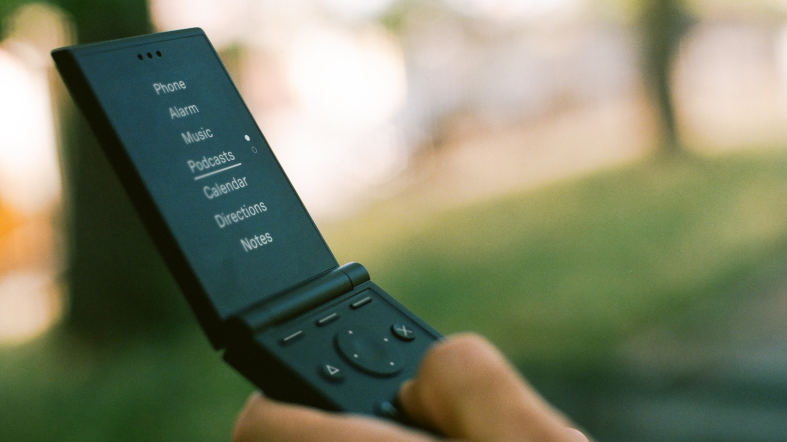 Dijital Detoks Arayanlara: Minimalist Light Flip Telefon Tanıtıldı