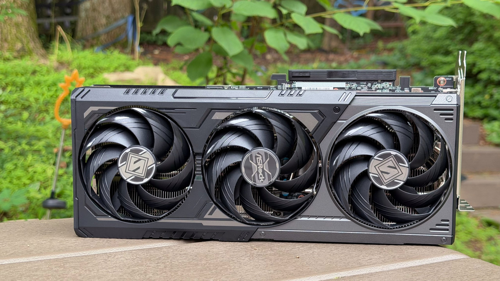 AMD Radeon RX 9070 GRE İnceleme: Bütçe Dostu 1440p Performansı Mümkün mü?