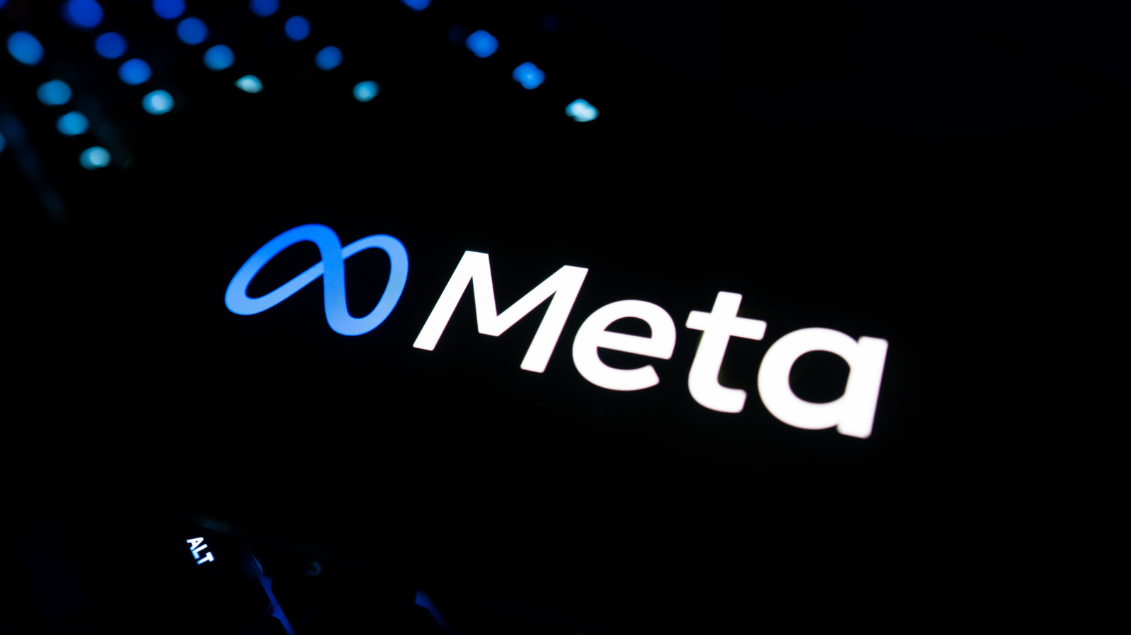 Meta, Kendi Çalışanlarını İzlediği Yapay Zeka Projesini Fiyasko Nedeniyle Askıya Aldı