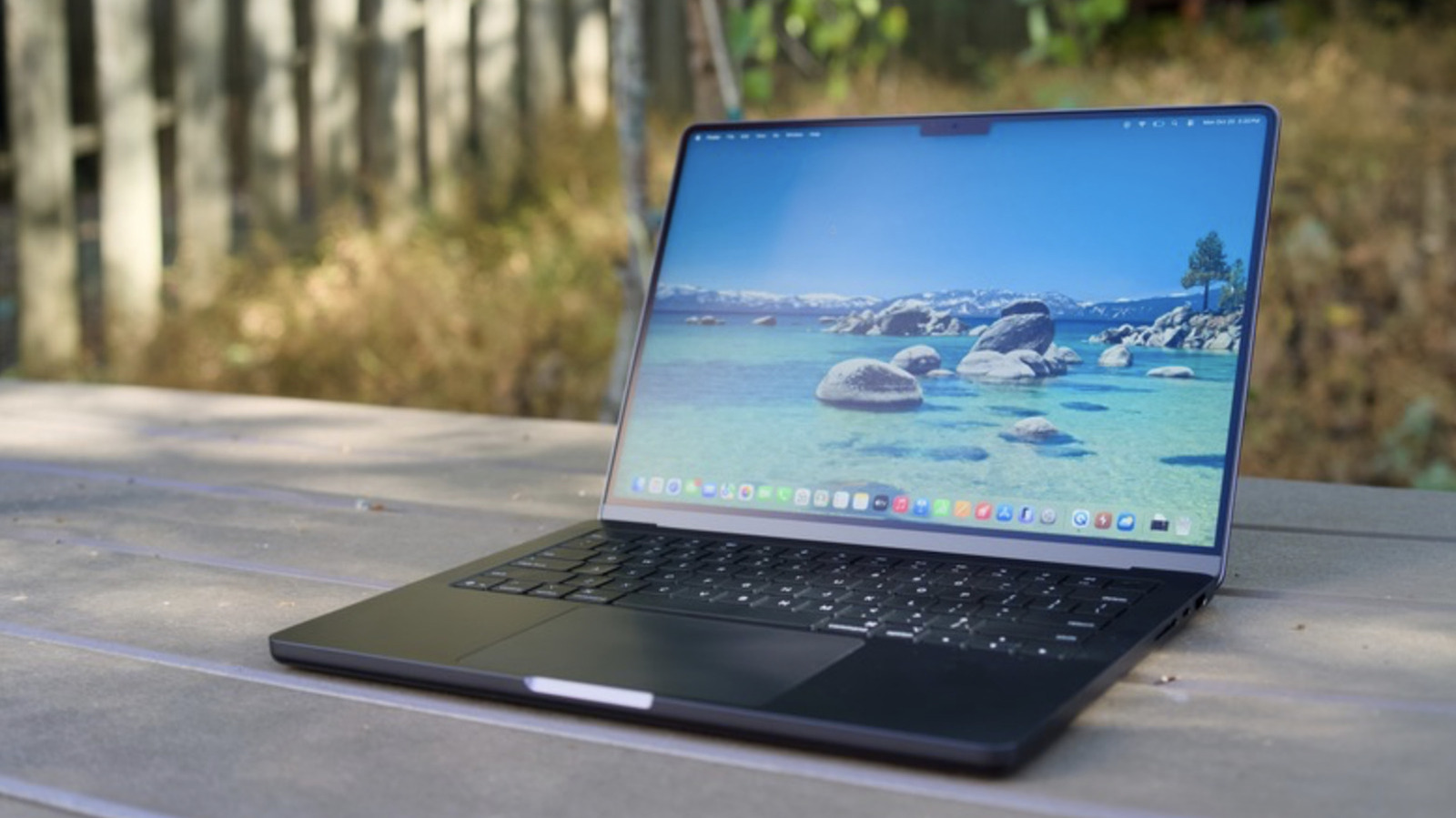 Apple'dan Büyük Değişim: Yeni Giriş Seviyesi MacBook Pro ve Dokunmatik Ekran Heyecanı