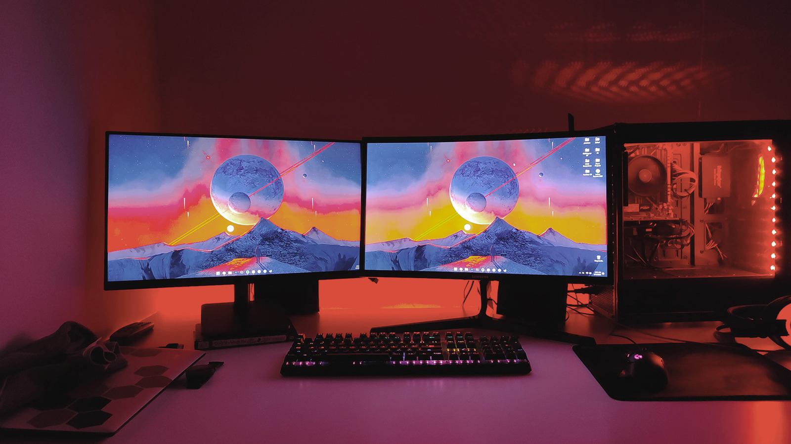 Verimliliği İkiye Katlayın: Çift Monitör Kurulumu mu, Tek Dev Ekran mı?