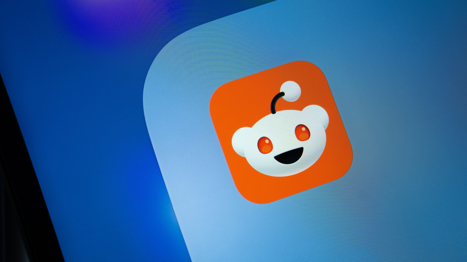 Reddit Okuma Çağını Kapatıyor: Metinler Artık Sesli ve Görüntülüye Dönüşüyor