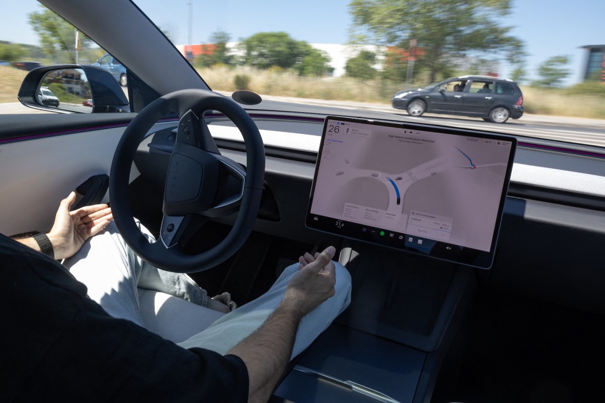 Tesla FSD Mercek Altında: Otonom Sürüş Teknolojilerinde Kritik Dönem