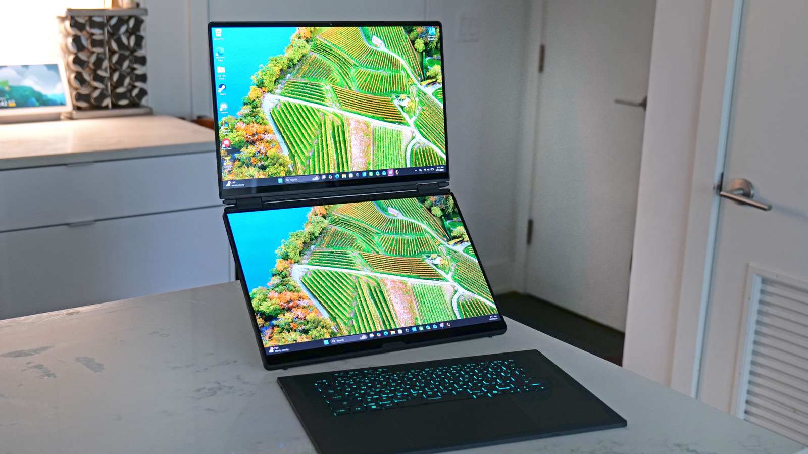 ASUS ROG Zephyrus Duo İncelemesi: Çılgınca Bir Fiyat, Büyüleyici Bir Teknoloji!