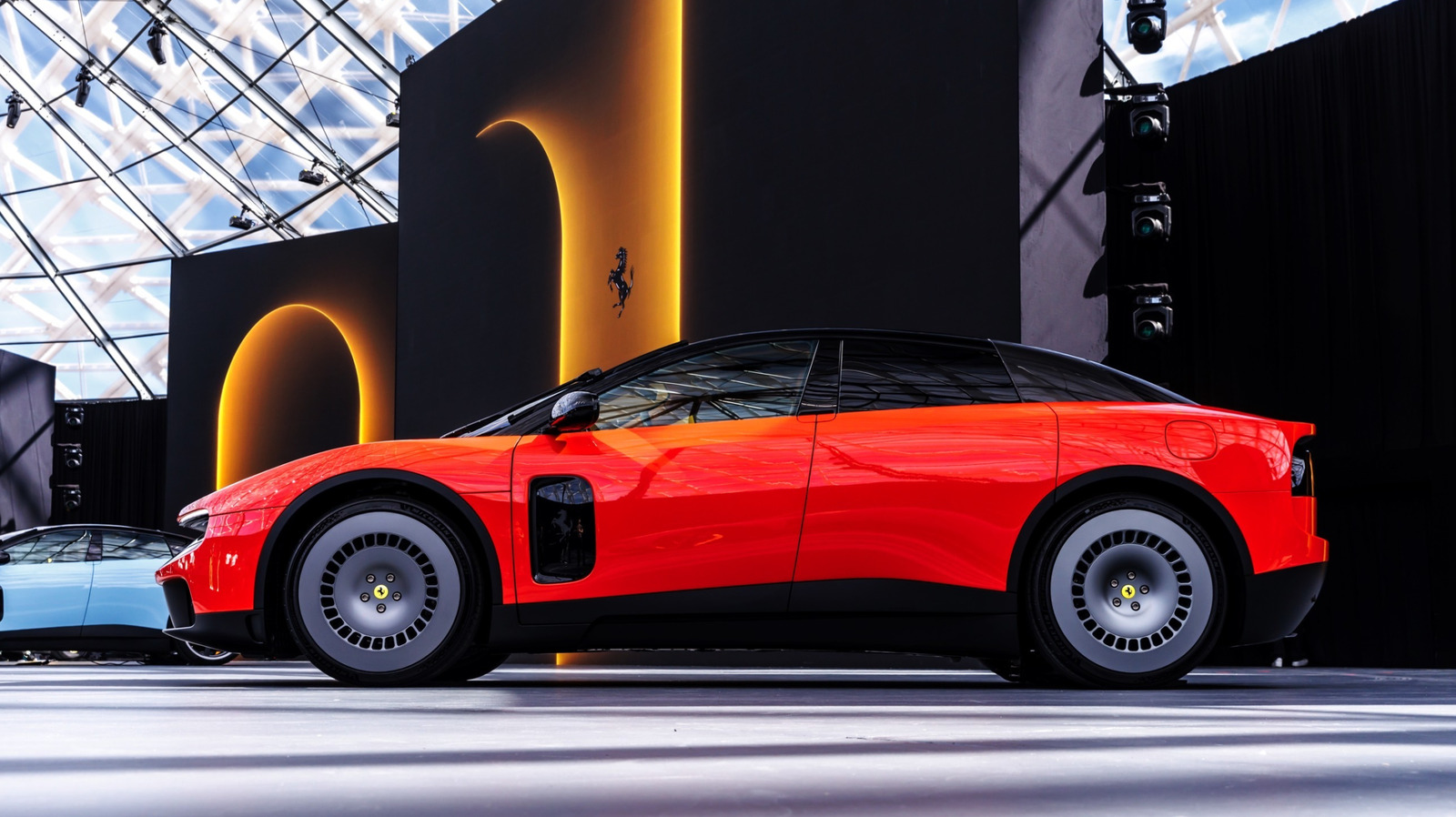 Ferrari'nin Radikal Dönüşümü: Jony Ive İmzalı Luce ile Tanışın
