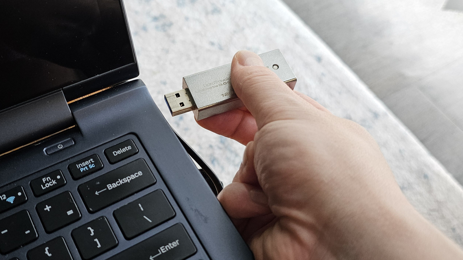 USB Flash Bellekler Gerçekten Miadını mı Dolduruyor? İşte Şaşırtıcı Gerçekler