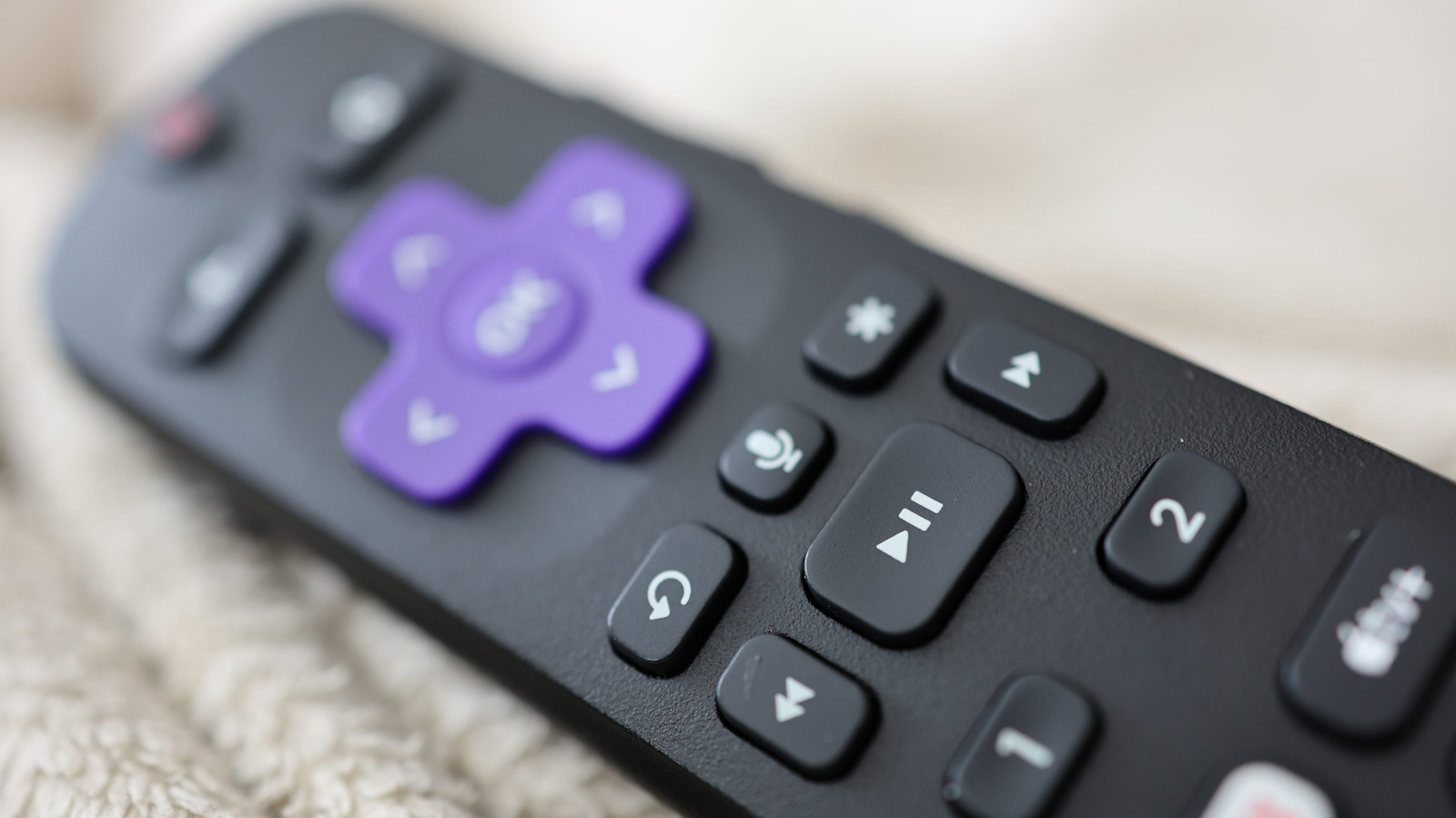 Roku Kumandanızı TV'niz İçin Sesli Komut Merkezine Dönüştürmenin Yolu
