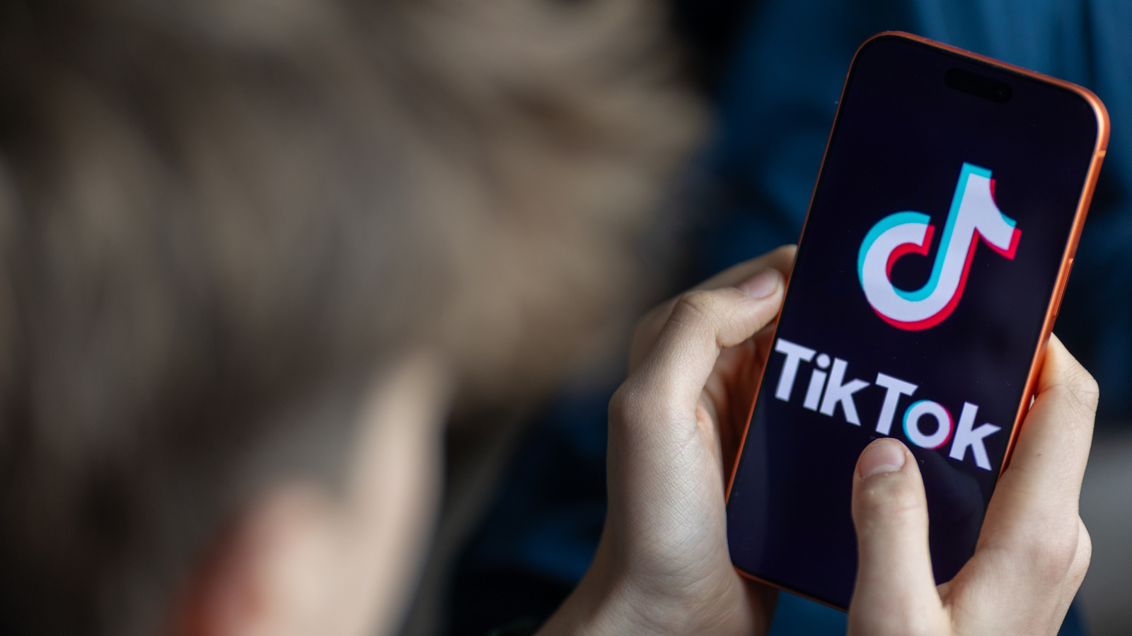 Avrupa Birliği’nden TikTok’a Sert Uyarı: Küçüklerin Güvenliği Tehlikede mi?