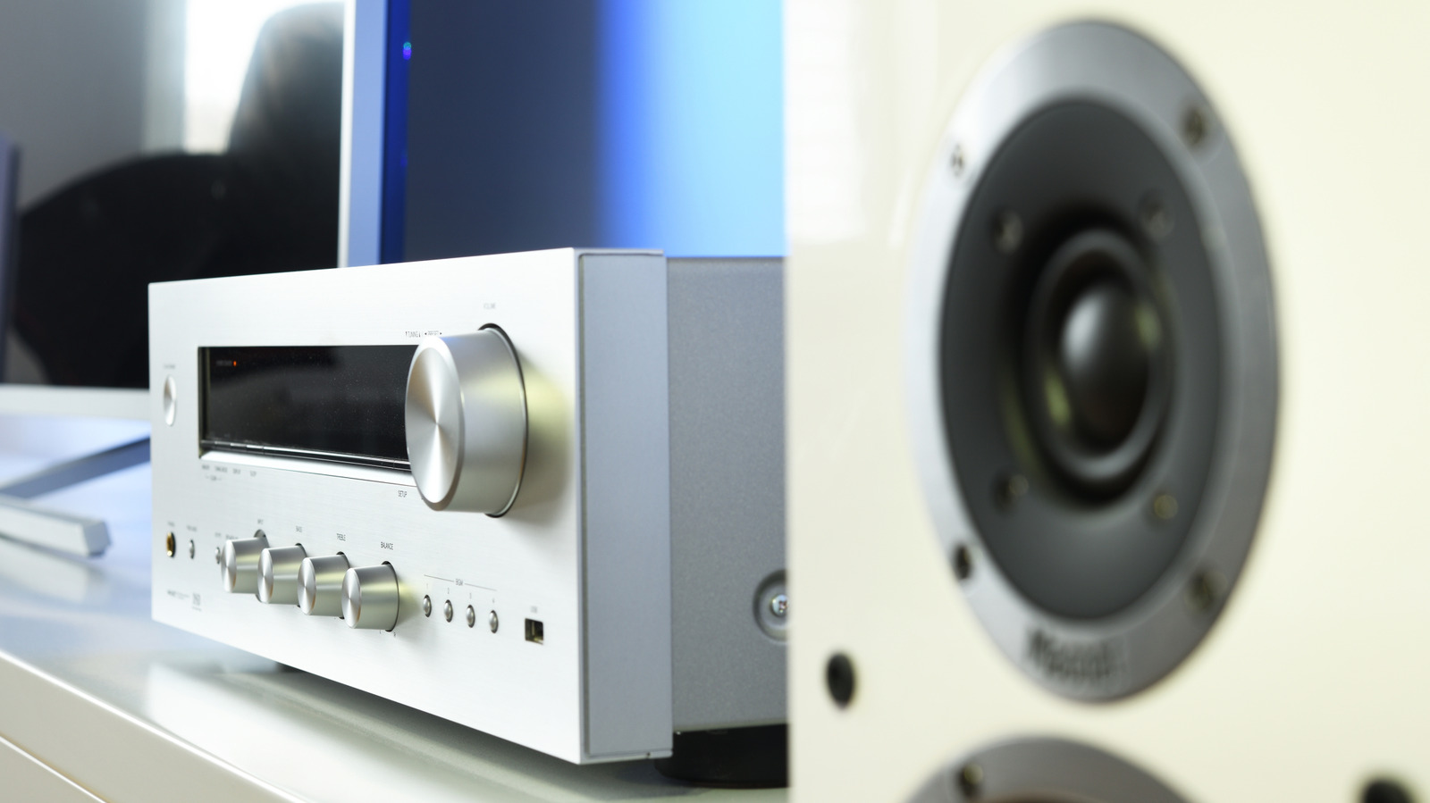 Dolby vs. DTS: Ev Sinema Sistemlerinde Hangisi Daha İyi?