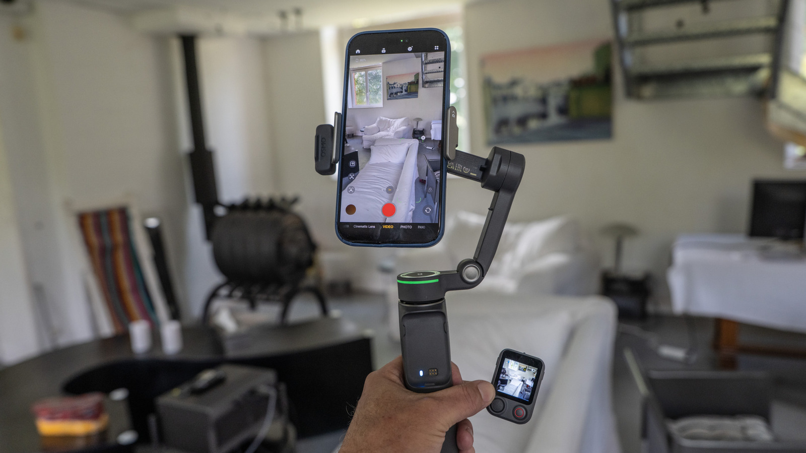 DJI Osmo Mobile 8P Duyuruldu: Ekranlı Uzaktan Kumanda ile Solo Çekim Çağı Başlıyor