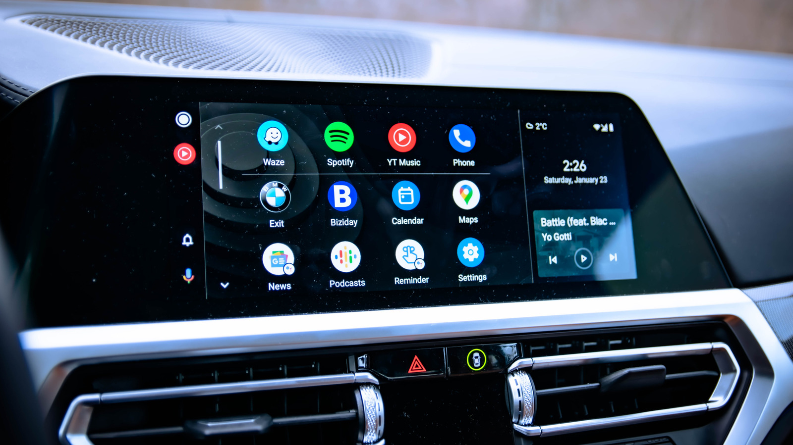 Android Auto'da YouTube Dönemi: Araç İçinde Video İzlemek Artık Mümkün mü?