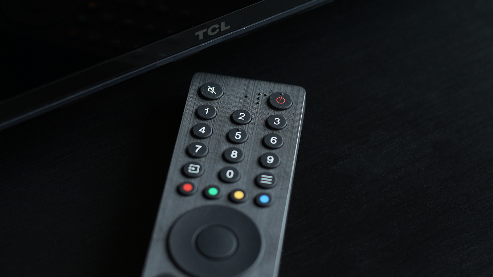 Neden Hâlâ Kızılötesi Kullanıyoruz? TV Kumandalarının Değişmeyen Teknolojisi
