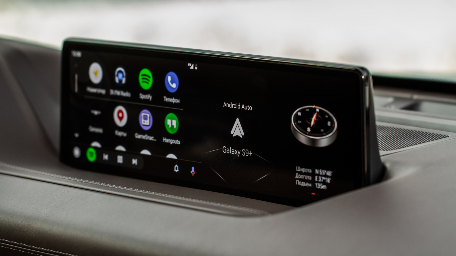 Android Auto vs Apple CarPlay: Sürücü Koltuğunda Kim Daha Özgür?