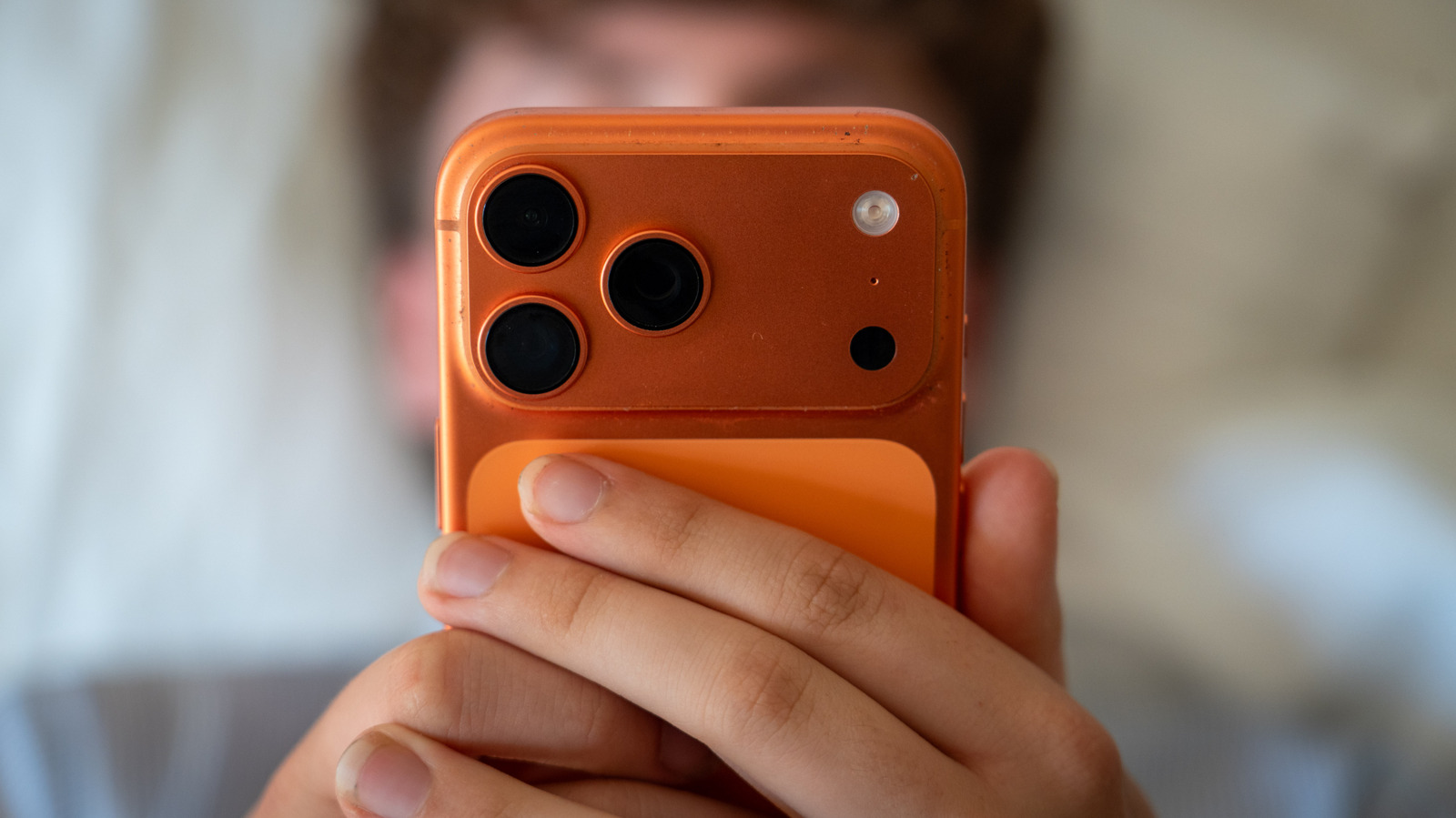 Telefonunuz Sizi Dinliyor mu? Dijital İz Sürülme Gerçeği ve Korunma Yolları