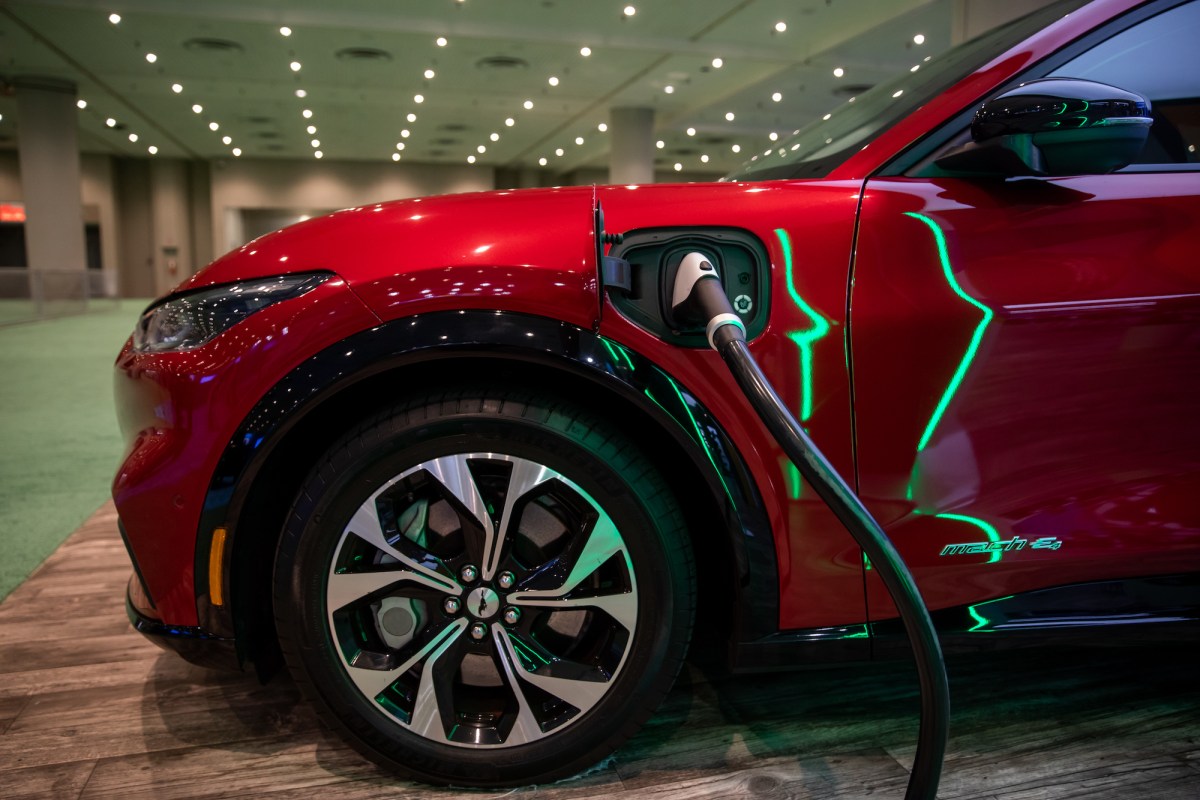 Detroit’in Elektrikli Devrimi Yavaşlıyor mu? GM ve Ford Neden Sessizleşti?