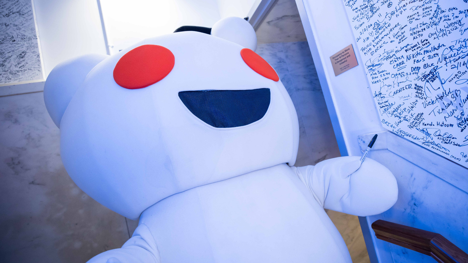 Reddit CEO’su Steve Huffman’dan Google’a Sert Çıkış: Yapay Zeka Özetleri Ekosistemi mi Öldürüyor?