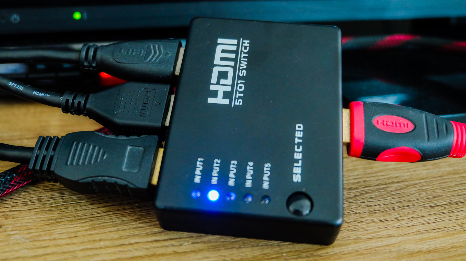HDMI Switch mi, Splitter mı? Hangisine İhtiyacınız Var?
