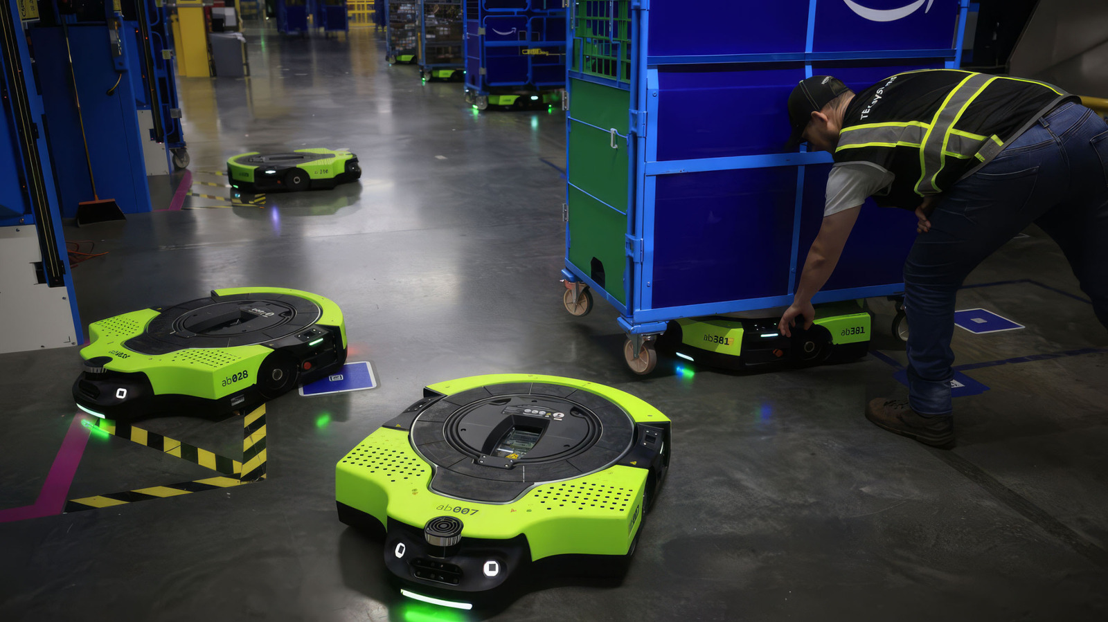 Amazon’un Yeni Nesil Robotu Proteus: Artık İnsanlarla 'Konuşabiliyor'