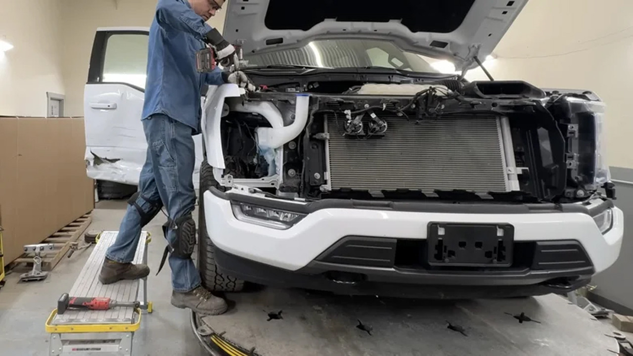 Ford CEO’su Jim Farley’den Garajda Tamir Dönemini Bitirecek Çıkış